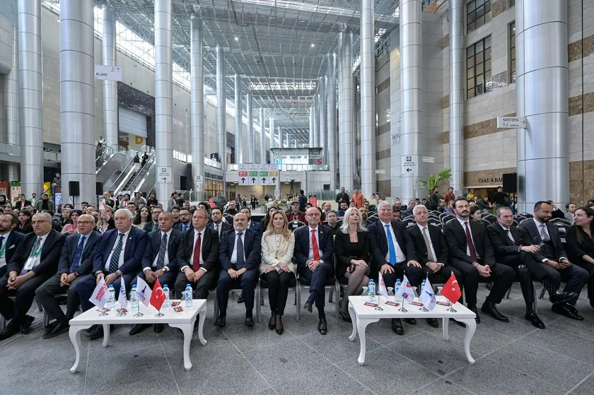 Doğaltaşa hayat veren genç tasarımcılar ödüllerini aldı