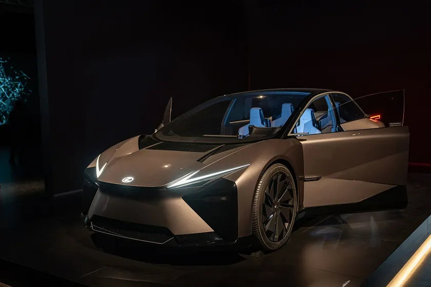Lexus Tasarım ve Sanatla Geleceğin Mobilitesine Yön Veriyor