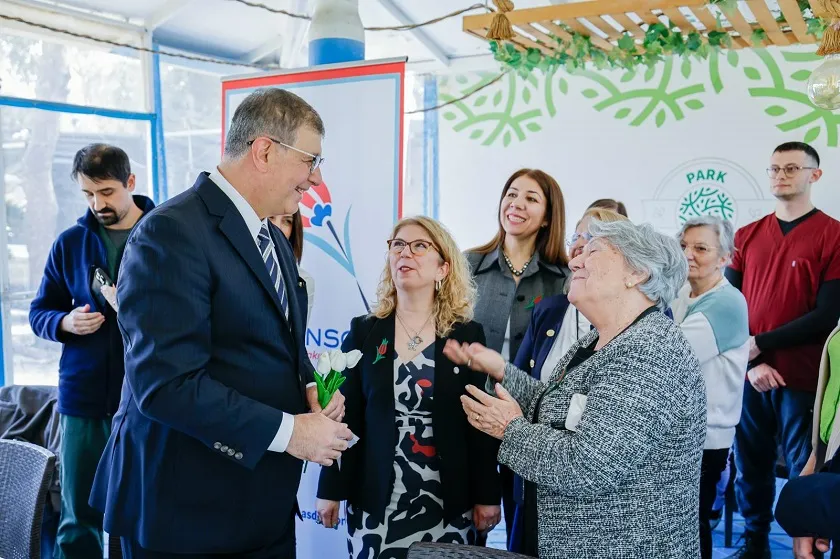 Başkan Tugay Parkinson hastaları ve yakınları ile buluştu