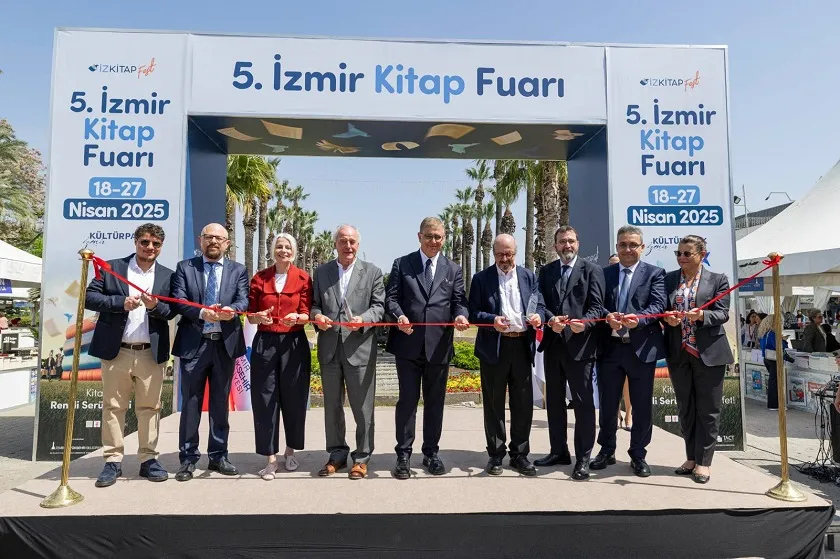 İzmir Kitap Fuarı Kültürpark’ta kapılarını açtı