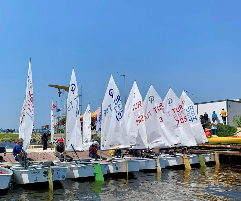 İzmir Büyükşehir Belediyesi çocukları Su Sporları Şenliği’nde buluşturdu
