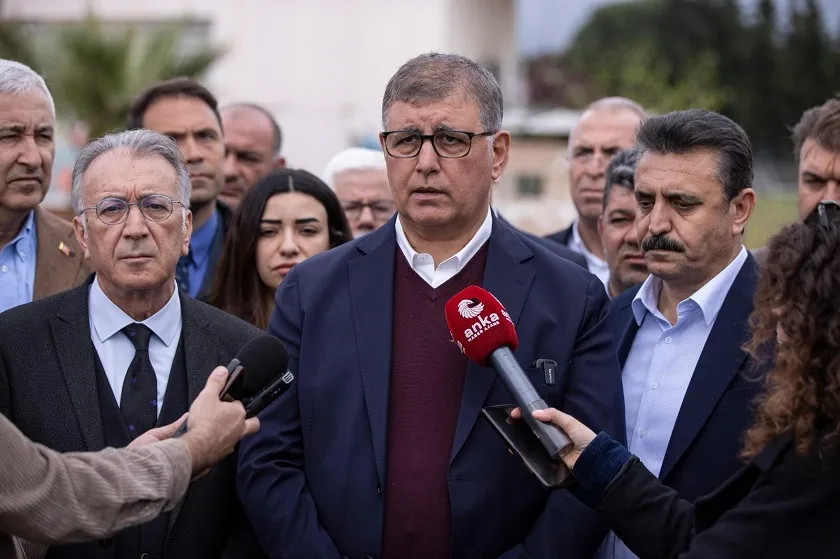 Başkan Tugay, ilçe belediye başkanlarıyla tutuklu 17 genci ziyaret etti 