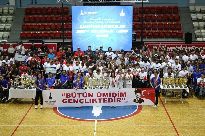 Celal Atik Spor Salonu’nda gençlik buluşması