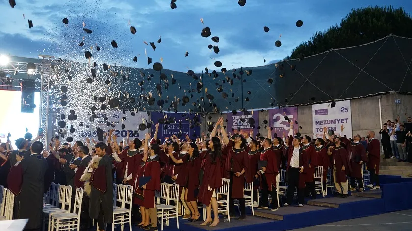 “Unutmayın, geleceği inşa ederken; teknolojiyi geliştirmek kadar ona vicdan ve ruh katmak da sizlerin görevi olacak”