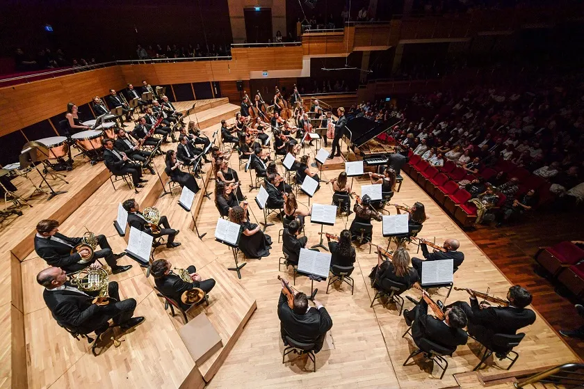İzmir Oda Orkestrası yeni sezona kapalı gişe başladı