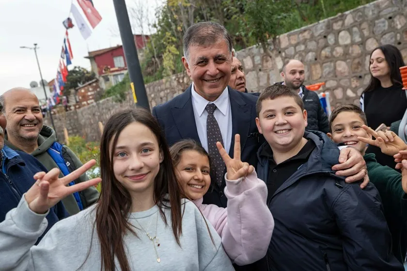 Park tamam sırada iki spor sahası var